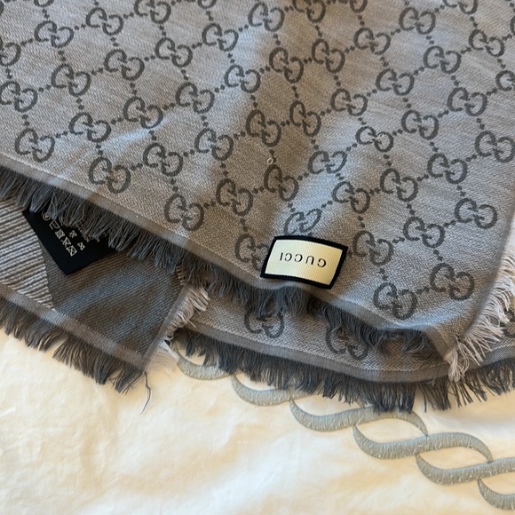 Gucci scarf - Picture 2 of 3